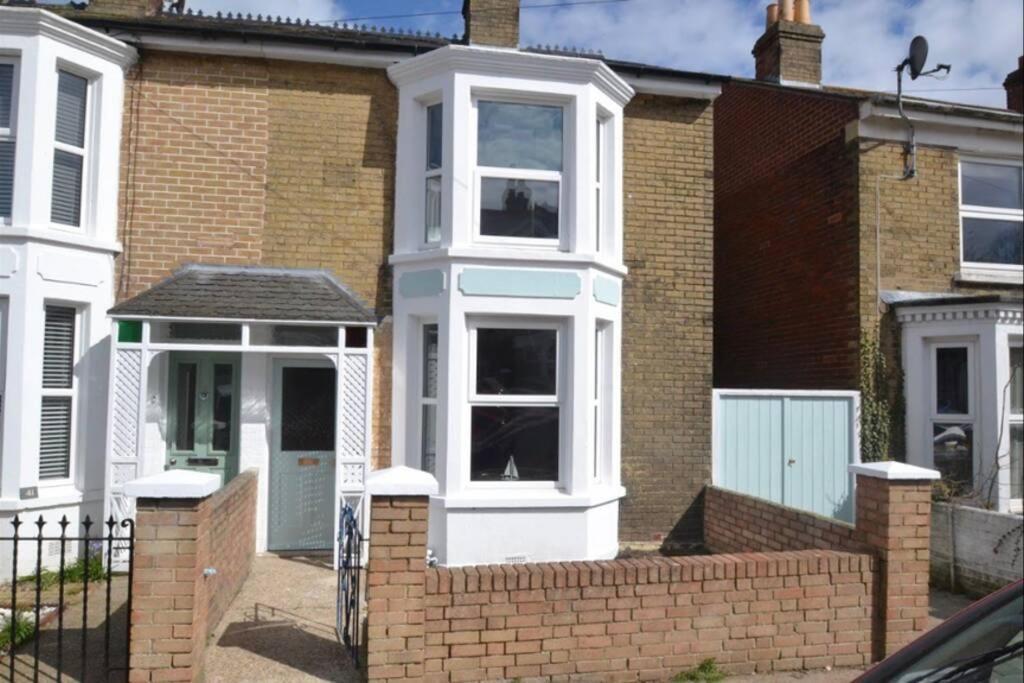 No43: Versatile 4Br Coastal Home With Summer House Cowes  Exterior foto